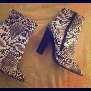 Snake boots with medium heel